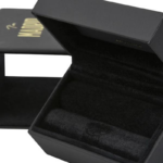 Madrid Jewellery Box for Wedding Rings-Matt Black Soft-touch / Black Velour Interior - Bild 3